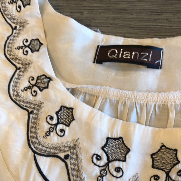 Qianzi cream embroidered shirt top blouse Large - Picture 2 of 3